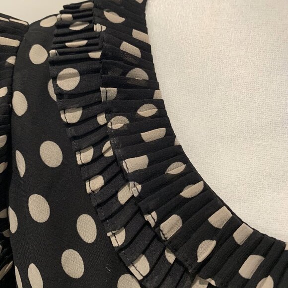 Max Studio Black & grey polka dot pattern w/ruffled collar, & cap sleeve, Small - Picture 3 of 5
